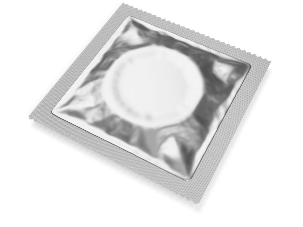square-silver-condom-foil-package-isolated-on-whit-2021-08-31-08-57-04-utc-scaled-980x735 Habitaciones